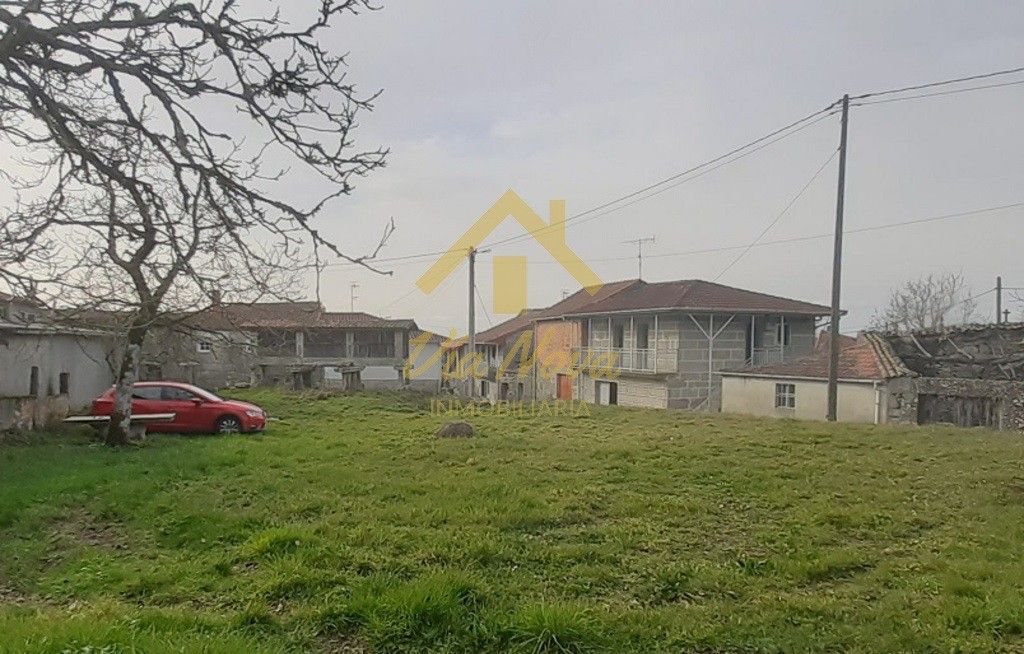 TERRENO ENFRENTE