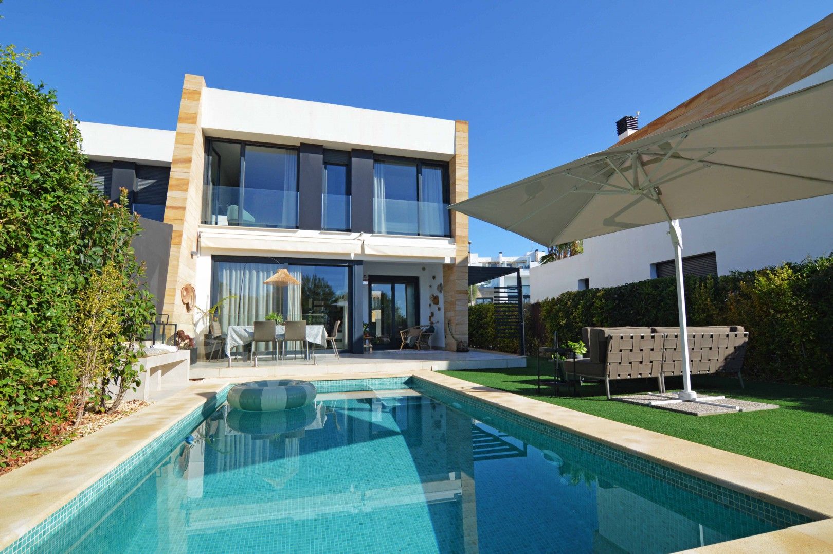 Vista piscina posterior
