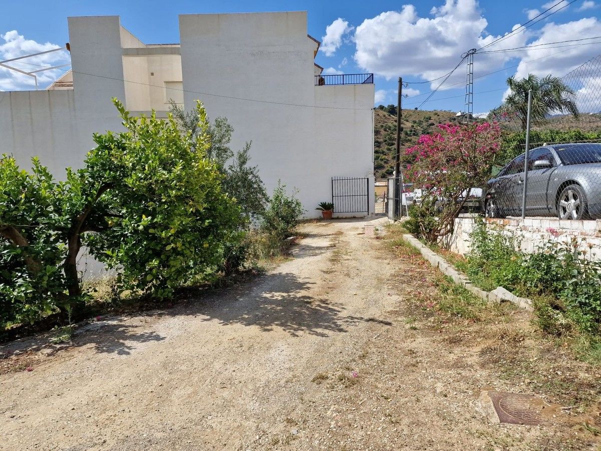 8 Bedroom Country House for Sale in Tolox