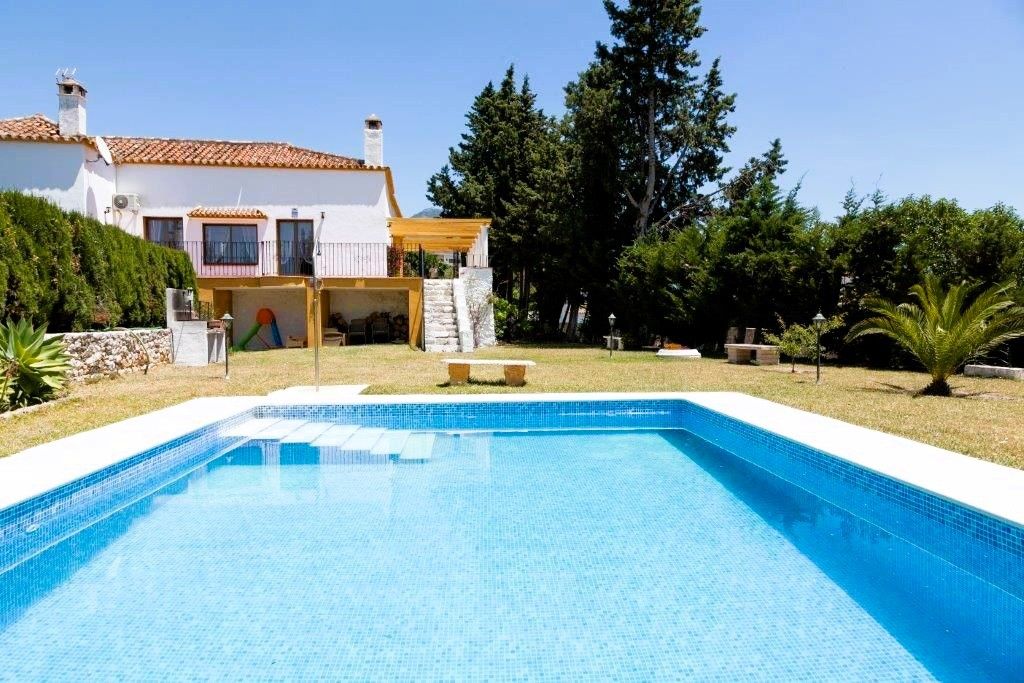 5 Bedroom Country House for Sale in Mijas
