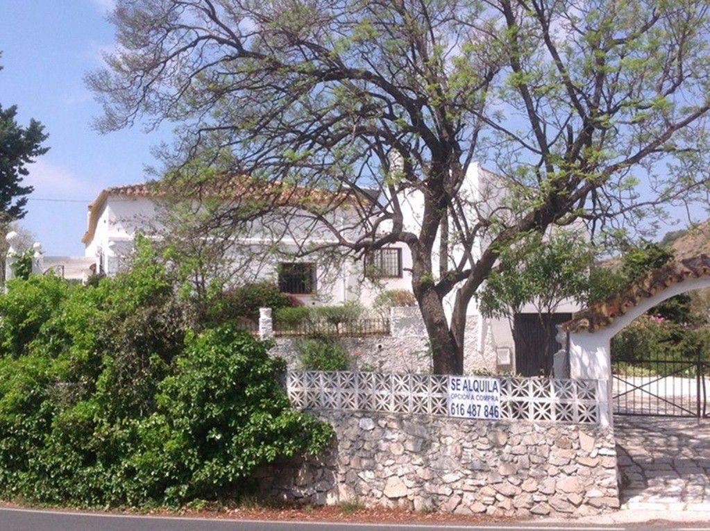 5 Bedroom Country House for Sale in Mijas