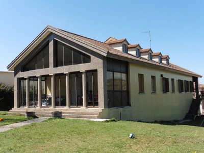 Chalet en venta en Abalos, con 11 dormitorios, 4 baños, 4 plazas de garaje, 2 terrazas y terreno