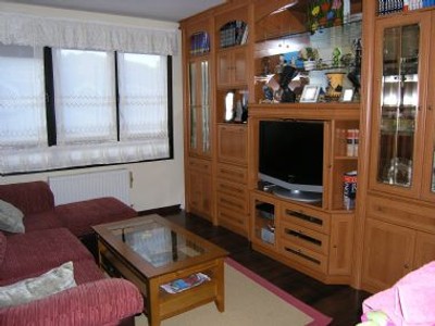 Piso en venta en Castro Urdiales, Brazomar, con 3 dormitorios, baño, aseo y plaza de garaje