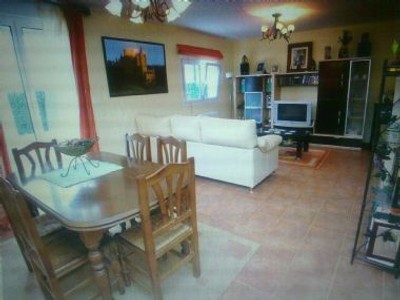 Chalet en venta en Santullán, con 3 dormitorios, 2 baños, aseo y terraza