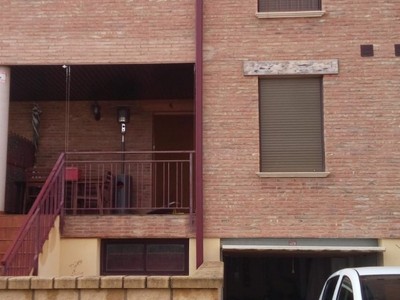 Chalet en venta en Santo Domingo De La Calzada, con 3 dormitorios, 2 baños, aseo y terreno