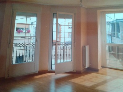 Piso en venta en Najera, con 3 dormitorios, baño, aseo, trastero y 3 terrazas