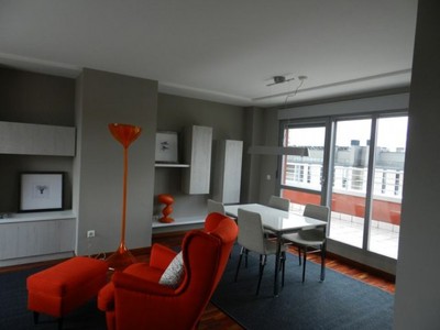 Ático en alquiler en Vitoria, Salburua, con 3 dormitorios, 2 baños, plaza de garaje, trastero y 100 terrazas