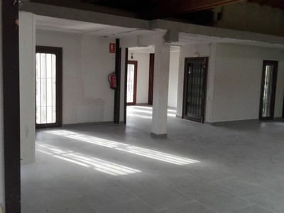 Locales en alquiler en Vitoria, Lakua, con baño y aseo