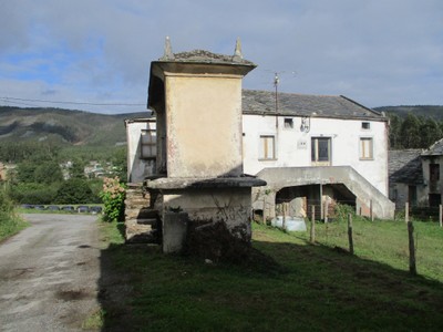 Casa en venta en Moucide, con 3 dormitorios, baño y trastero