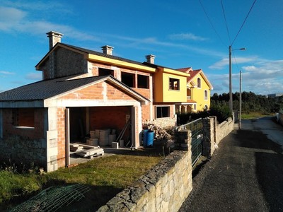 Chalet de obra nueva en venta en Burela, con plaza de garaje y terreno