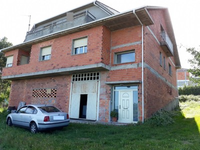Casa en venta en Burela, con 4 dormitorios, 3 baños, plaza de garaje y trastero