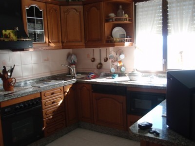 Piso en venta en Burela, con 3 dormitorios, baño, aseo, plaza de garaje y trastero