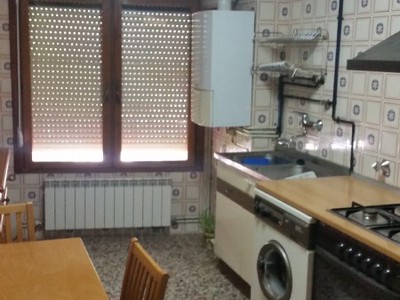 Vivienda en venta en Legazpi, Centro, con 3 dormitorios, baño y aseo