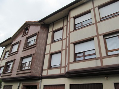 Piso en alquiler en Sondika, con 3 dormitorios, 2 baños, plaza de garaje, trastero y terreno