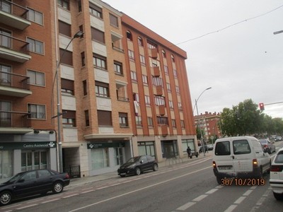 Duplex en venta en Aranda De Duero, Allendeduero, con 2 dormitorios, baño, aseo, plaza de garaje y 3 terrazas