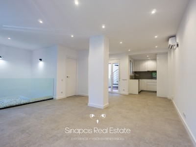 Casa en venta en Sant Boi, con 3 dormitorios, 3 baños, aseo y terraza