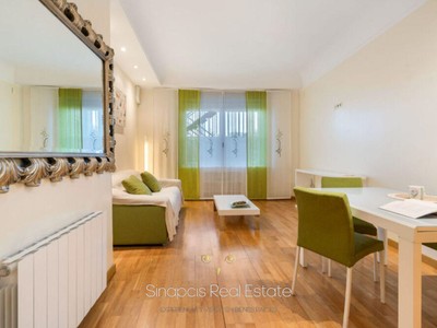 Piso en venta en Barcelona, Ciutat Vella, con 1 dormitorio, baño y balcón