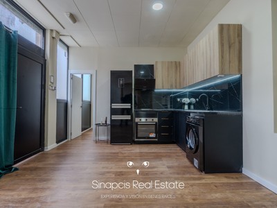 Local en venta en Sant Boi, con baño