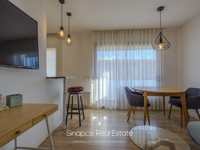 Piso en venta en Castelldefels, Poal, con 2 dormitorios, baño, plaza de garaje y balcón