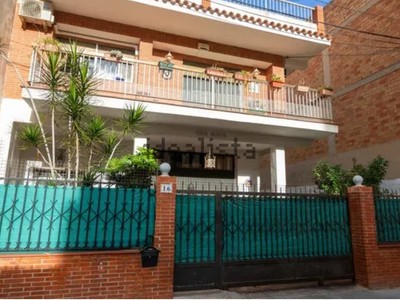 Casa en venta en Almazora, con 4 dormitorios, 2 baños, trastero, balcón y 2 terrazas