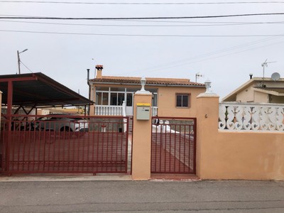 Chalet en venta en Grao De Castellón, con 8 dormitorios, 2 baños, trastero y terreno
