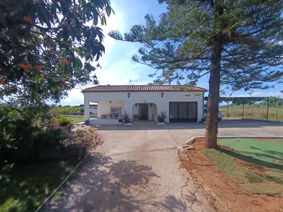 Chalet en venta en Vila Real, con 4 dormitorios, 3 baños, 5 plazas de garaje, trastero y terreno