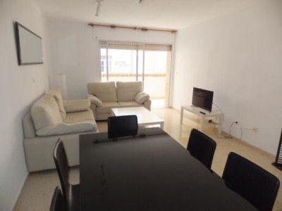 Piso en alquiler en Cartagena, con 4 dormitorios, 2 baños y balcón