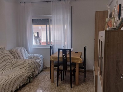 Piso en alquiler en Cartagena, con 3 dormitorios, baño y 2 balcones