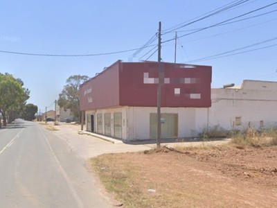 Nave comercial en alquiler en Cartagena, con baño y aseo