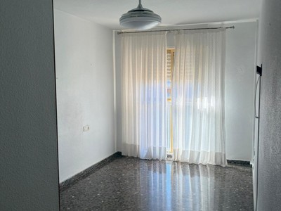 Piso en alquiler en Cartagena, con 3 dormitorios, 2 baños y balcón