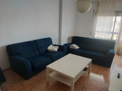 Piso en alquiler en Cartagena, con 4 dormitorios, baño, aseo y balcón
