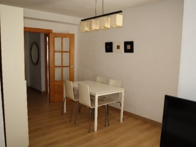 Piso en alquiler en Cartagena, con 4 dormitorios, 2 baños y balcón