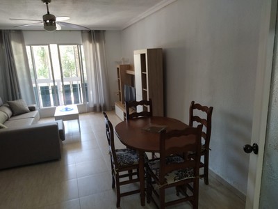 Piso en alquiler en Cartagena, con 4 dormitorios, baño, aseo, plaza de garaje y balcón