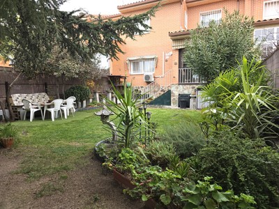 Chalet en venta en Casarrubuelos, Zona Sur, con 5 dormitorios, 3 baños, plaza de garaje, trastero, terraza y terreno