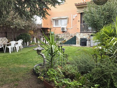 Chalet en venta en Casarrubuelos, Zona Sur, con 5 dormitorios, 3 baños, plaza de garaje, trastero, terraza y terreno