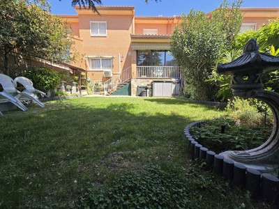 Chalet en venta en Casarrubuelos, Zona Sur, con 5 dormitorios, 3 baños, plaza de garaje, trastero, terraza y terreno
