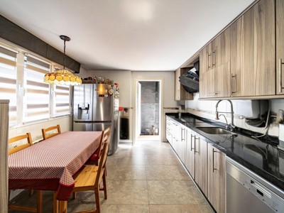 Chalet en venta en Illescas, El Señorio De Illescas, con 5 dormitorios, 3 baños, plaza de garaje, trastero y terreno