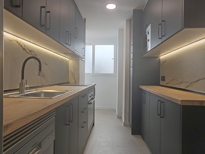 Piso en venta en Fuenlabrada, Fuenlabrada, con 3 dormitorios, baño y terraza