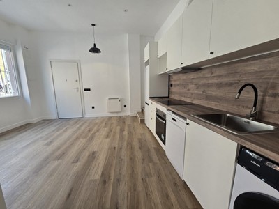 Piso en venta en Madrid, Valdeacederas, con 2 dormitorios y 2 baños