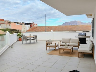 Apartamento de obra nueva en venta en Bigastro, con 2 dormitorios, baño, aseo, plaza de garaje y terraza