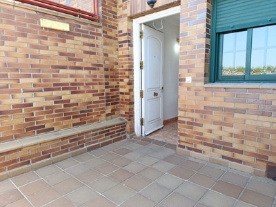 Duplex en venta en Colmenarejo, con 2 dormitorios, baño, aseo, plaza de garaje, trastero y 2 terrazas