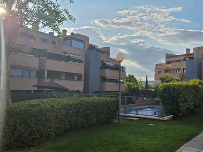 Piso en venta en Las Rozas De Madrid, Las Rozas, con 3 dormitorios, 2 baños, plaza de garaje y terraza