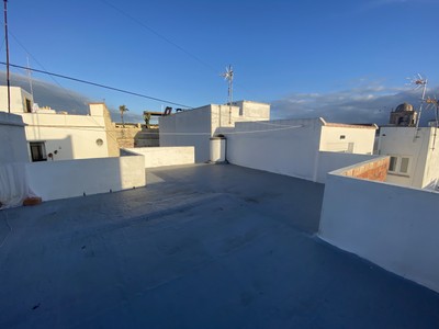 Casa en venta en Tarifa, con 8 dormitorios, 3 baños, trastero y 2 terrazas
