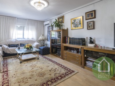 Piso en venta en Valencia, con 3 dormitorios, baño, aseo y balcón