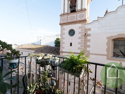 Piso en venta en Rafelbunyol, con 3 dormitorios, baño y balcón