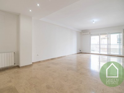 Adosado en venta en Foios, con 4 dormitorios, 3 baños, 2 plazas de garaje y terraza