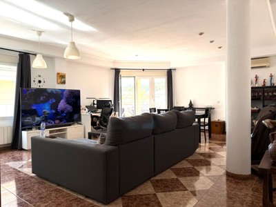 Piso en alquiler en Rafelbunyol, con 2 dormitorios, 2 baños, trastero y balcón