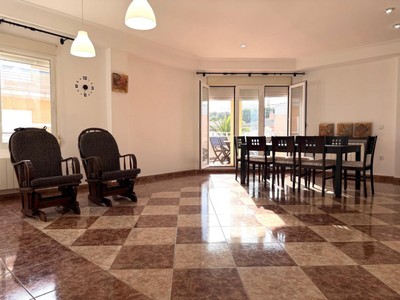 Piso en alquiler en Rafelbunyol, con 2 dormitorios, 2 baños, trastero y balcón