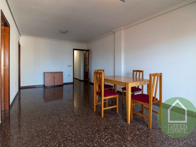 Piso en venta en Rafelbunyol, con 3 dormitorios, 2 baños y balcón