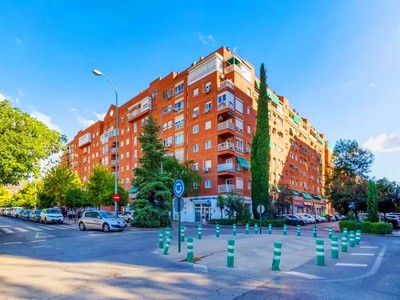 Piso en venta en Granada, Vergeles, con 4 dormitorios, 2 baños, plaza de garaje, trastero y balcón